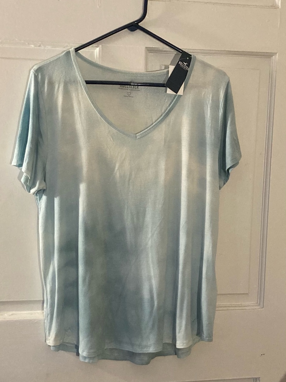 Hollister pale blue/white tie dye V-Neck Short Sleeve Tee NWT